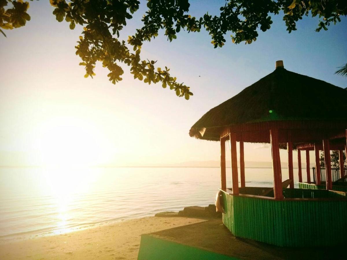 Smallfry'S Beach Resort Calatrava  Kültér fotó